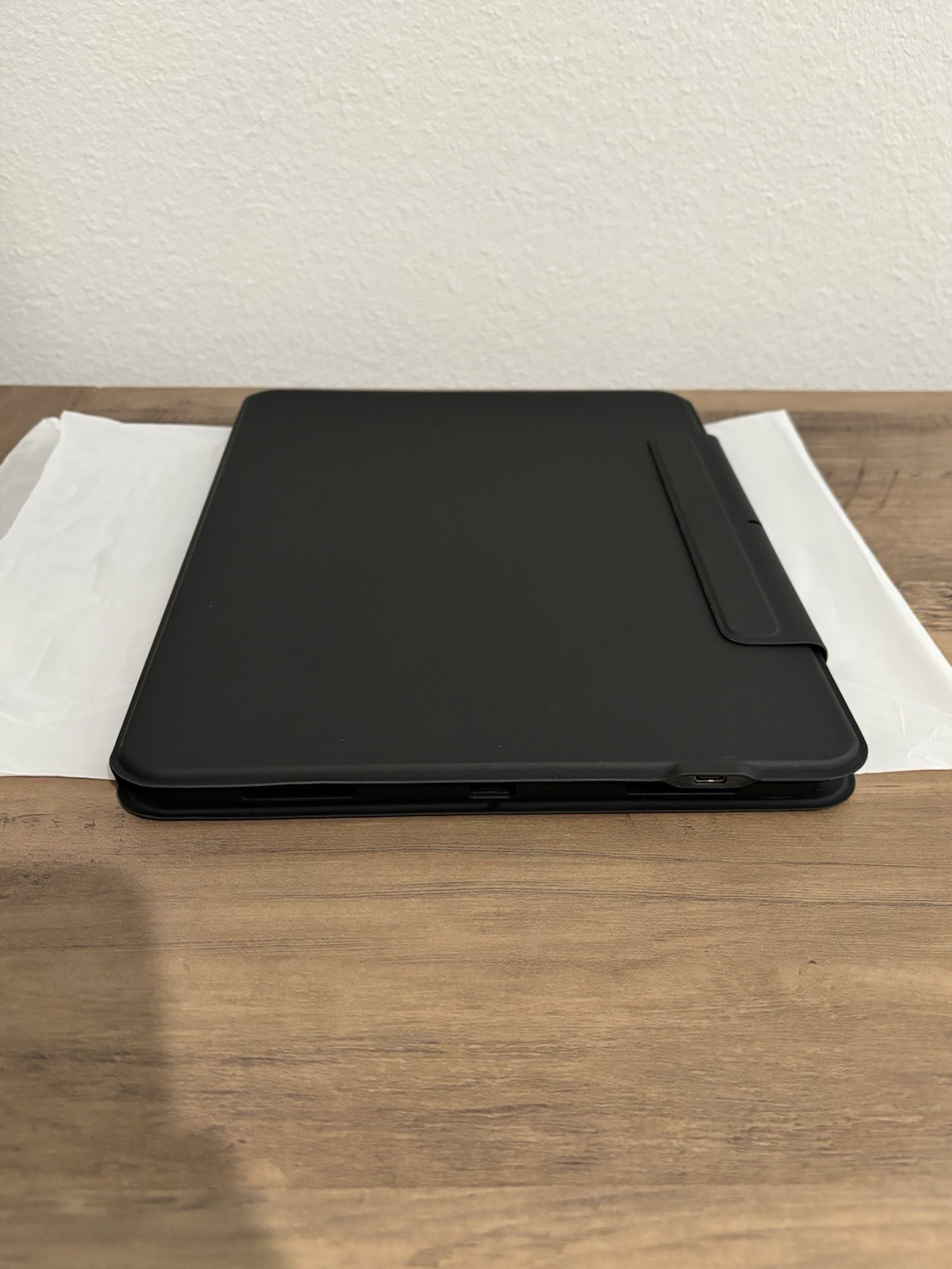 ESR Ascend IPad Pro 13 Inch (M5/M4, 2025/2024) Keyboard Case With Trackpad