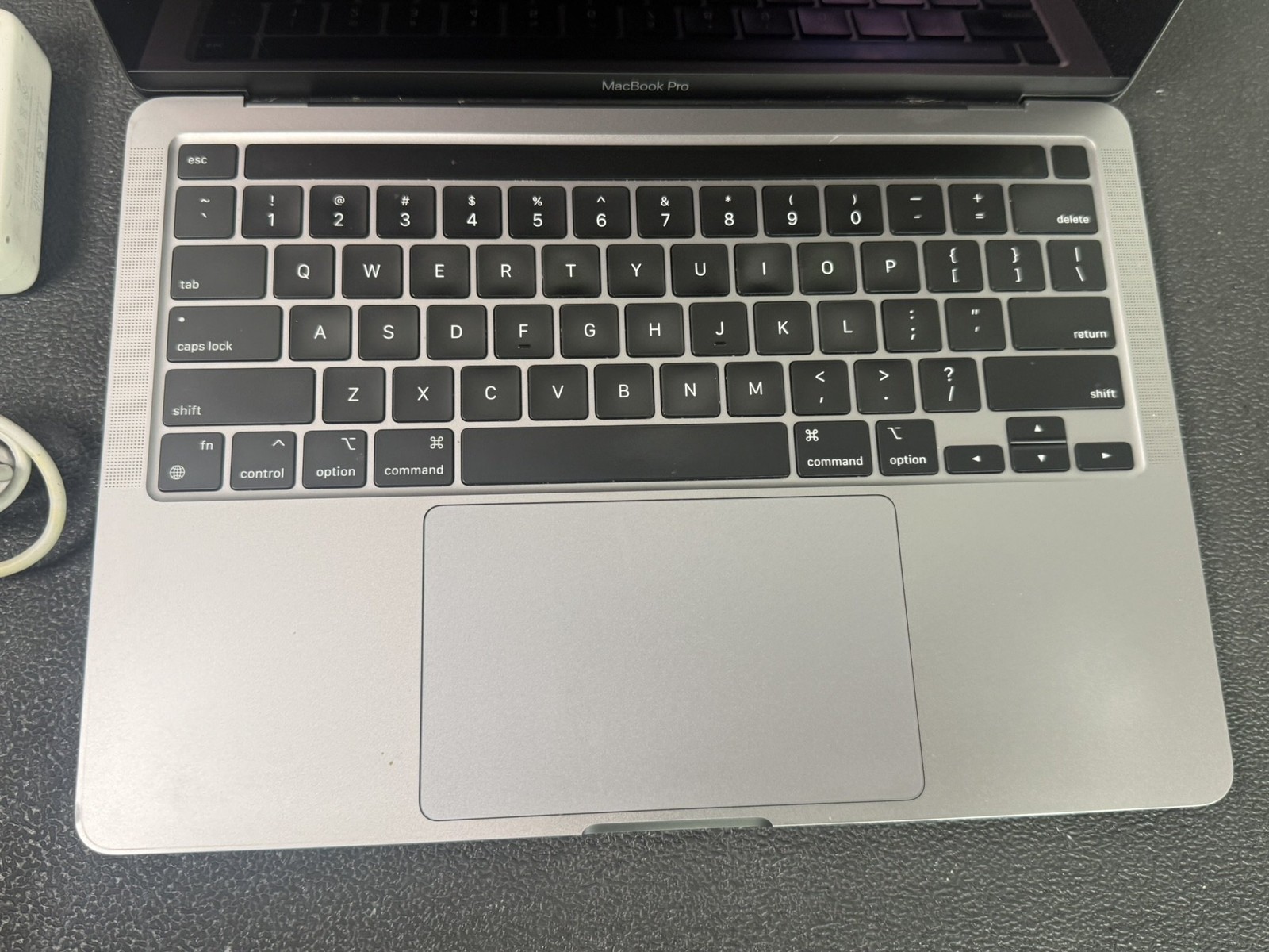 Apple MacBook Pro 13″ A2338 2020 M1 8GB Ram 256GB SSD 82% BH – READ