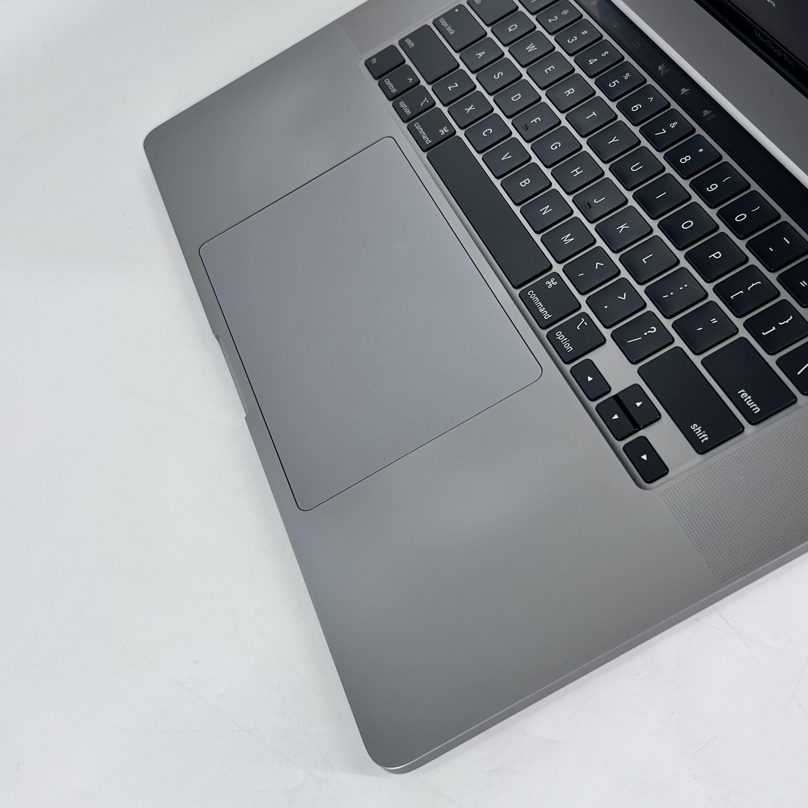 MacBook Pro 16 Touch Bar Space Gray 2019 2.3GHz i9 32GB 4TB SSD Radeon Pro 5500M