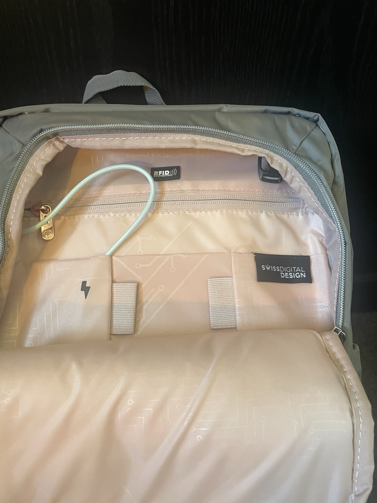 Swissdigital Design Laptop Backpack Unisex, for Travel. School Commuter, Gray