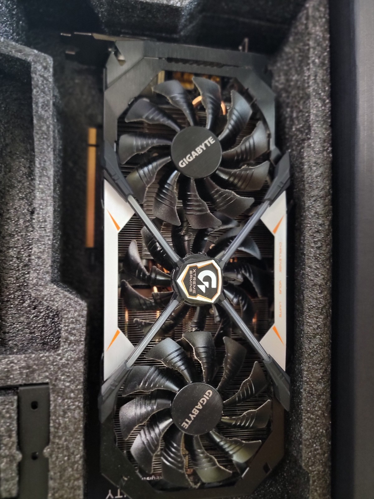Powered by GeForce® GTX 1080 WINDFORCE Stack 3x 100mm fan cooling system