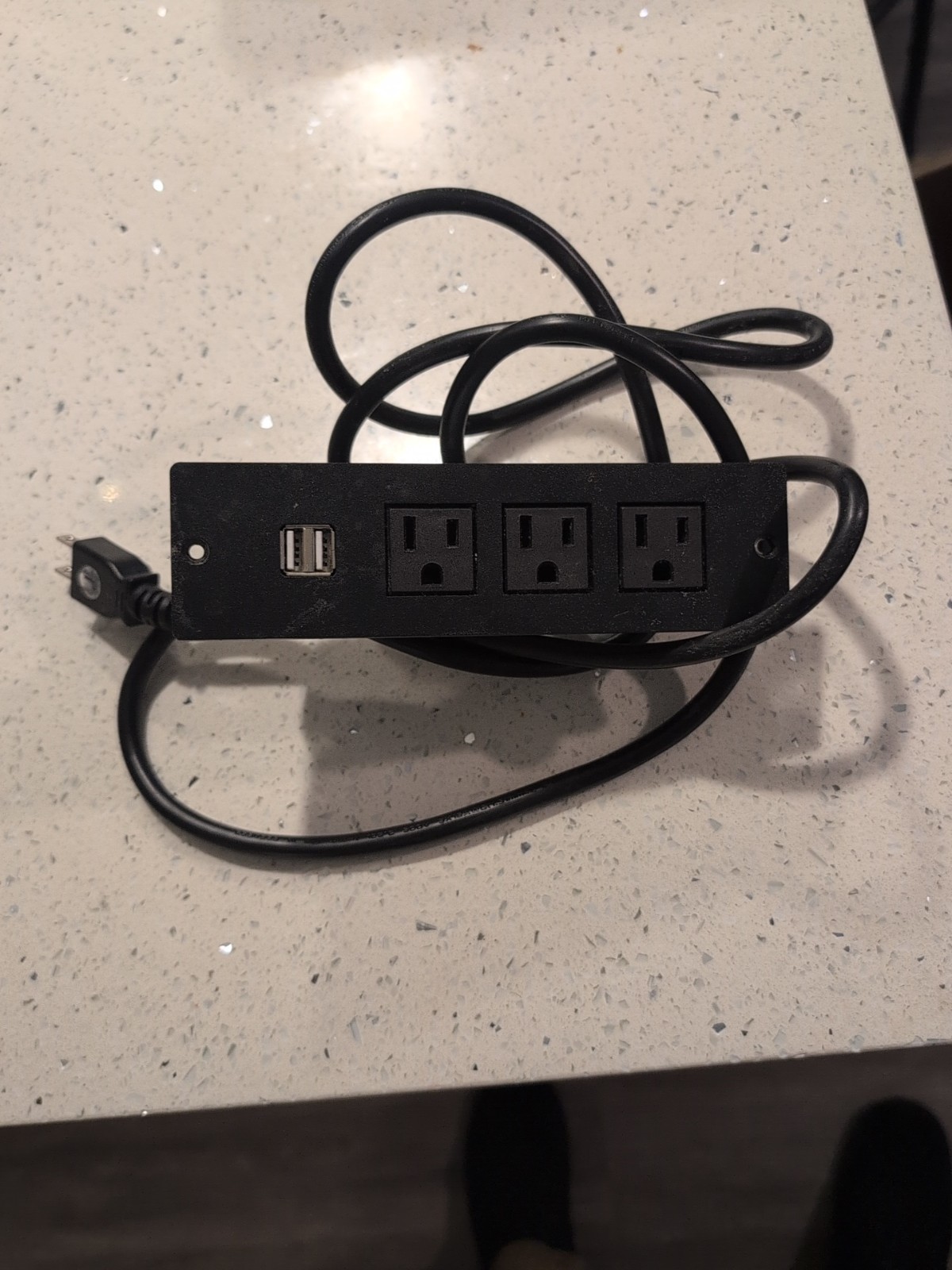 Intertek Bayu 3 Outlet 2 USB port Furniture PDU