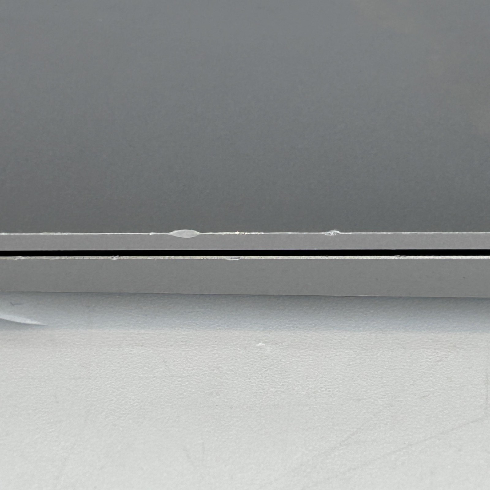 MacBook Air 13 Space Gray 2020 M1 8-Core CPU 7-Core GPU 8GB 256GB White Spots