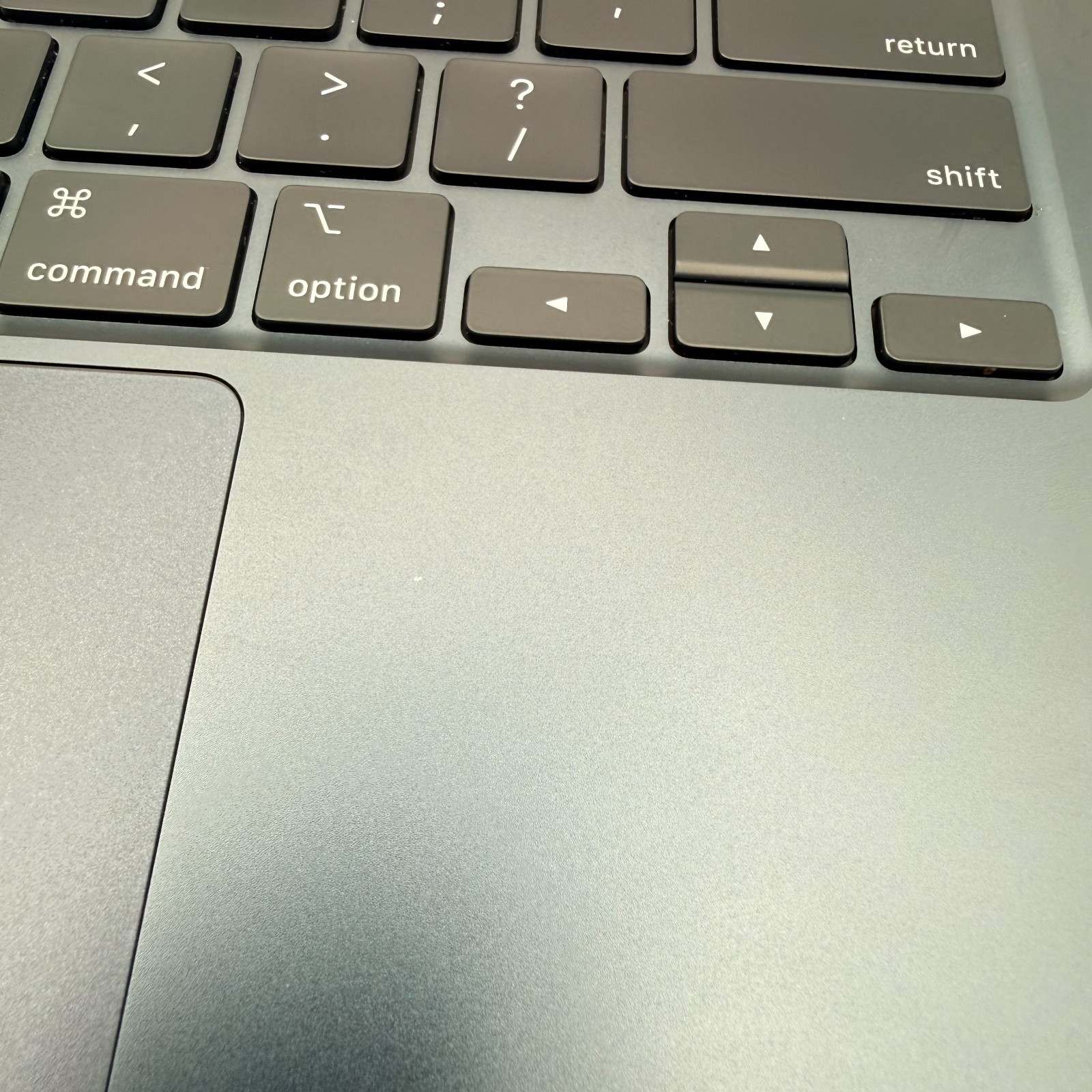 Apple MacBook Air 13.6” A2681 M2 Top Case Keyboard Touchpad Battery 87% Midnight