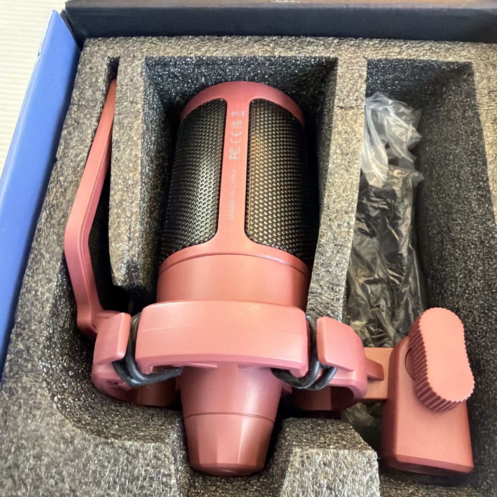 FIFINE Ampligame USB Microphone Gaming Streaming A6V, Red Box Damage