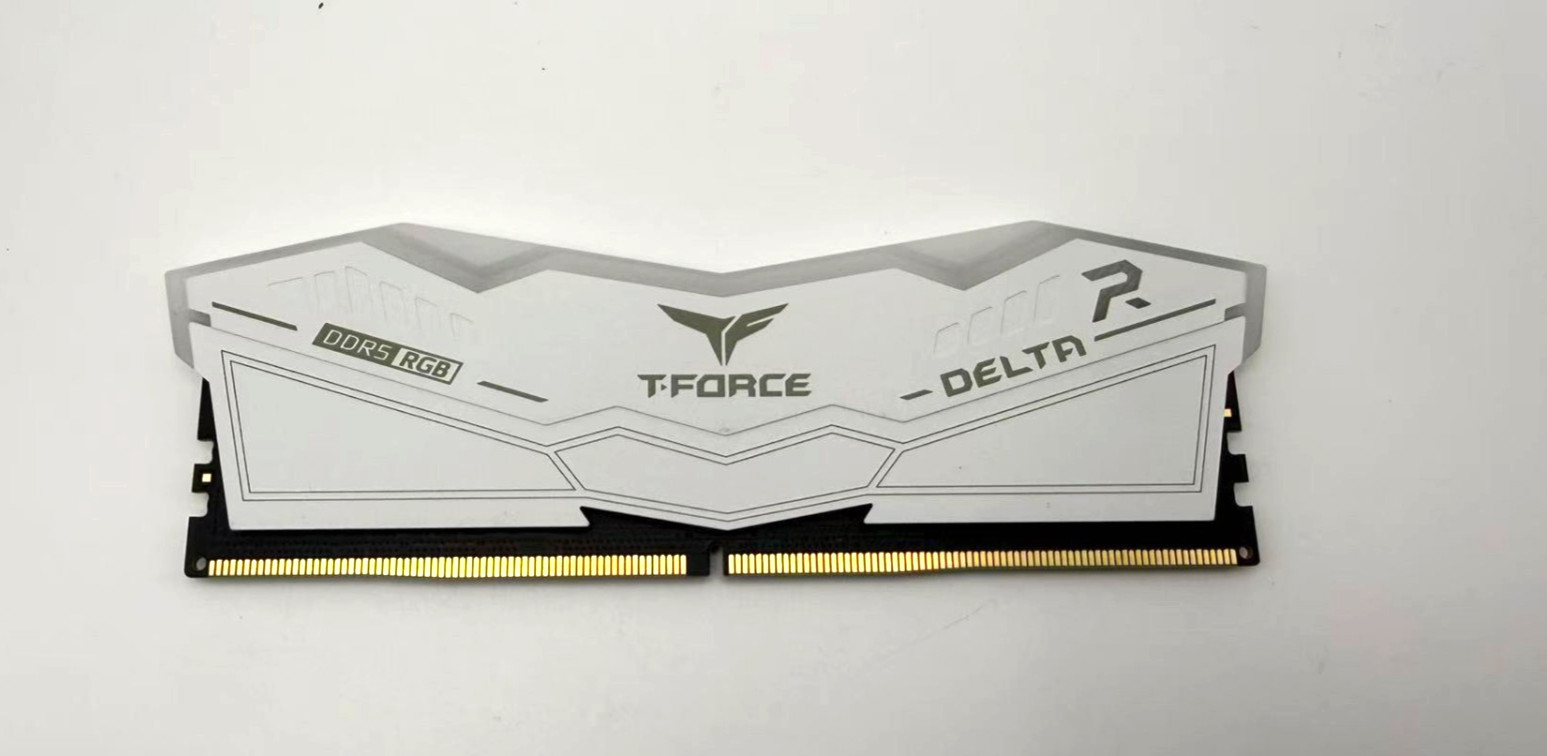 TeamGroup T-Force Delta RGB 16GB DDR5 5600MHz CL36 RAM White 1x16GB DIMM