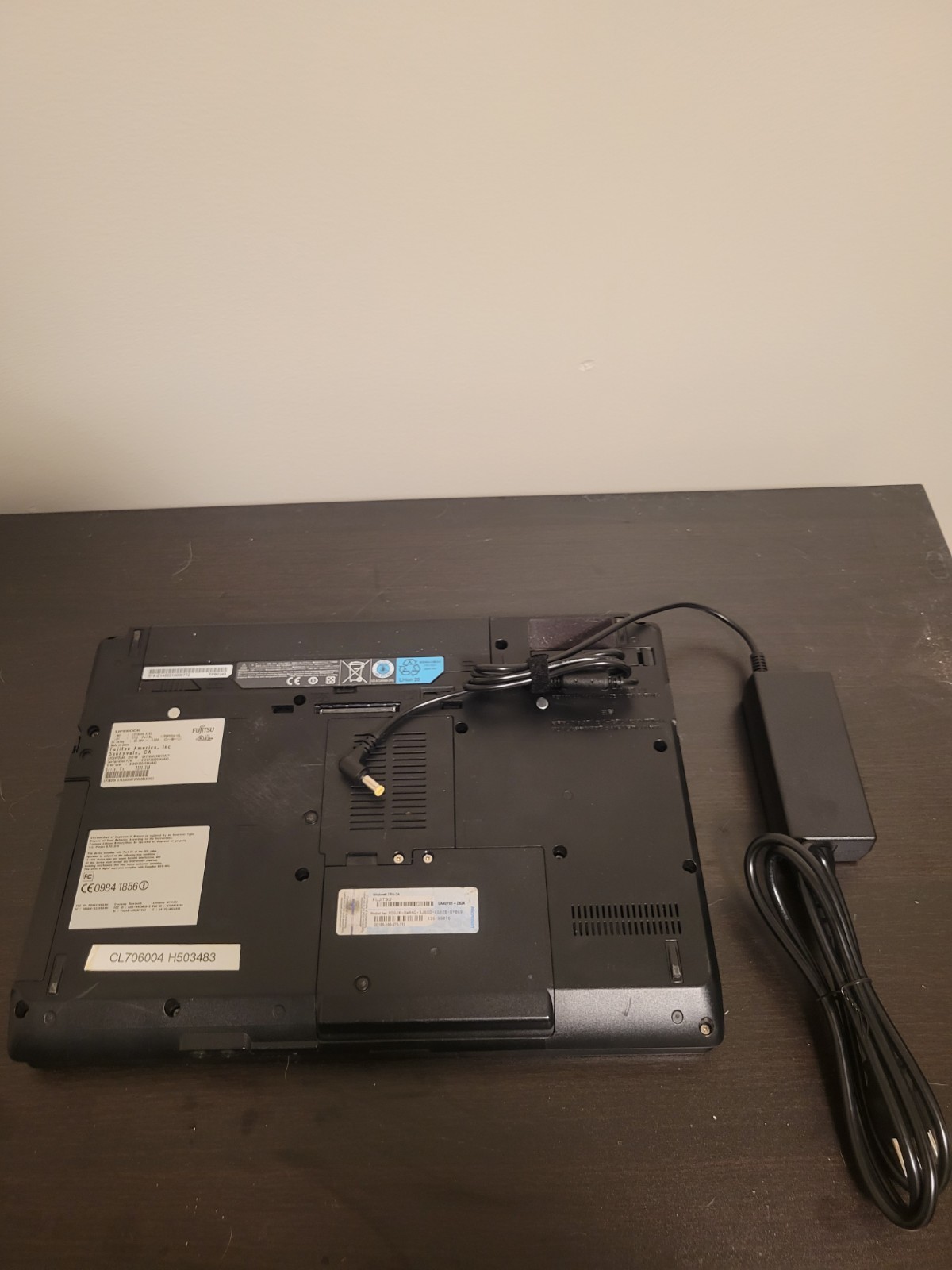 Fujitsu LifeBook 13.3″ Core i5 2.5-2.99GHz 8GB 128GB SSD Charger