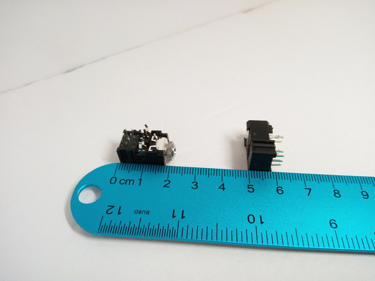 2 Pack 3.5mm Audio Jack Port 11 Pins 10 + 1 DIP Sound Mic Headphone Socket 6+4P