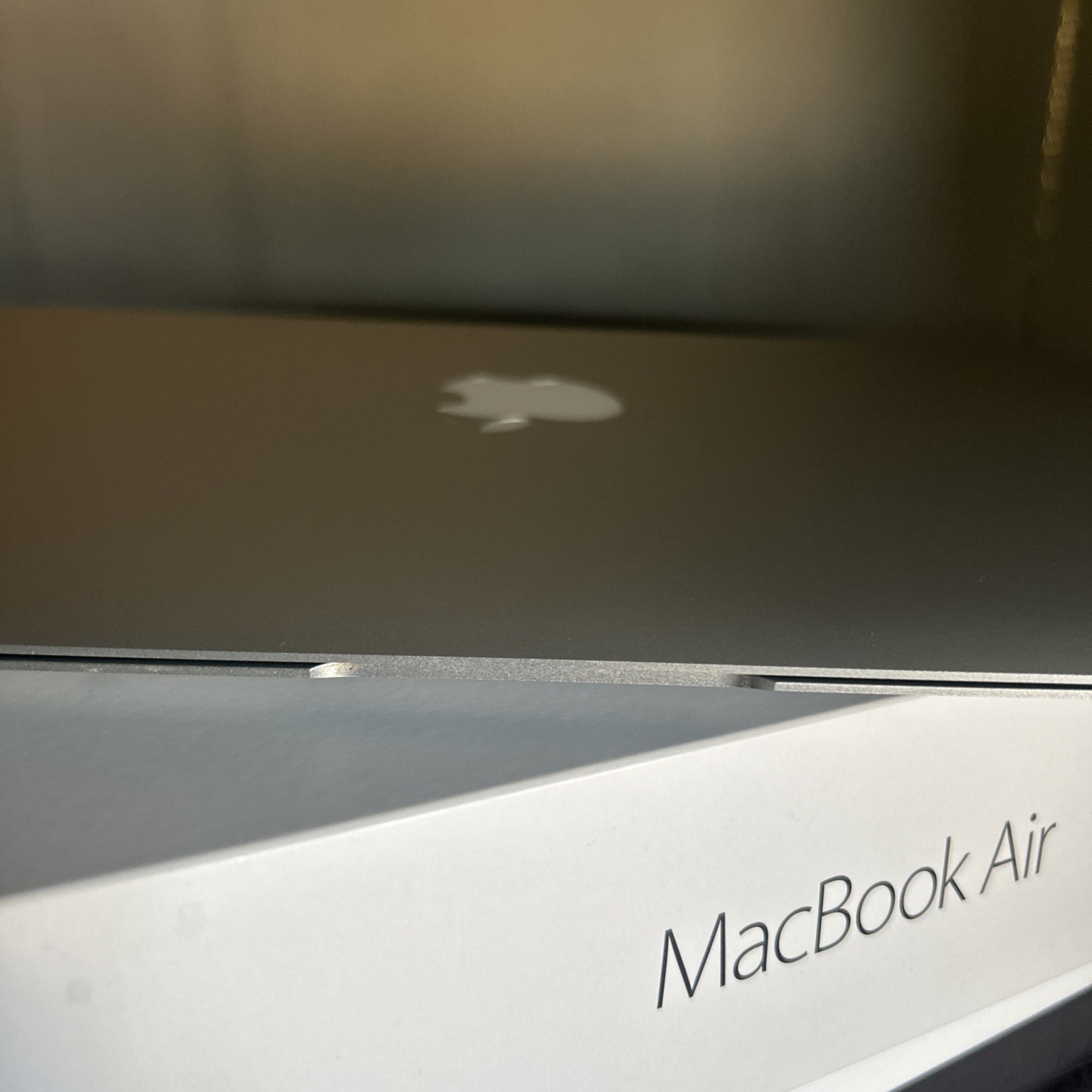 Apple Macbook Air 13-inch| i5 | 8gb | 128 gb