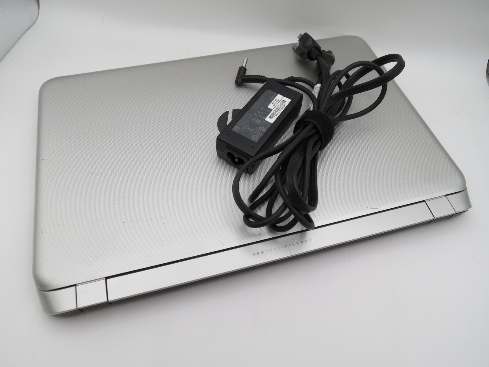 HP Pavilion 15 i5-4210U @ 1.7GHz 12GB DDR3 256GBSSD 15″ No OS