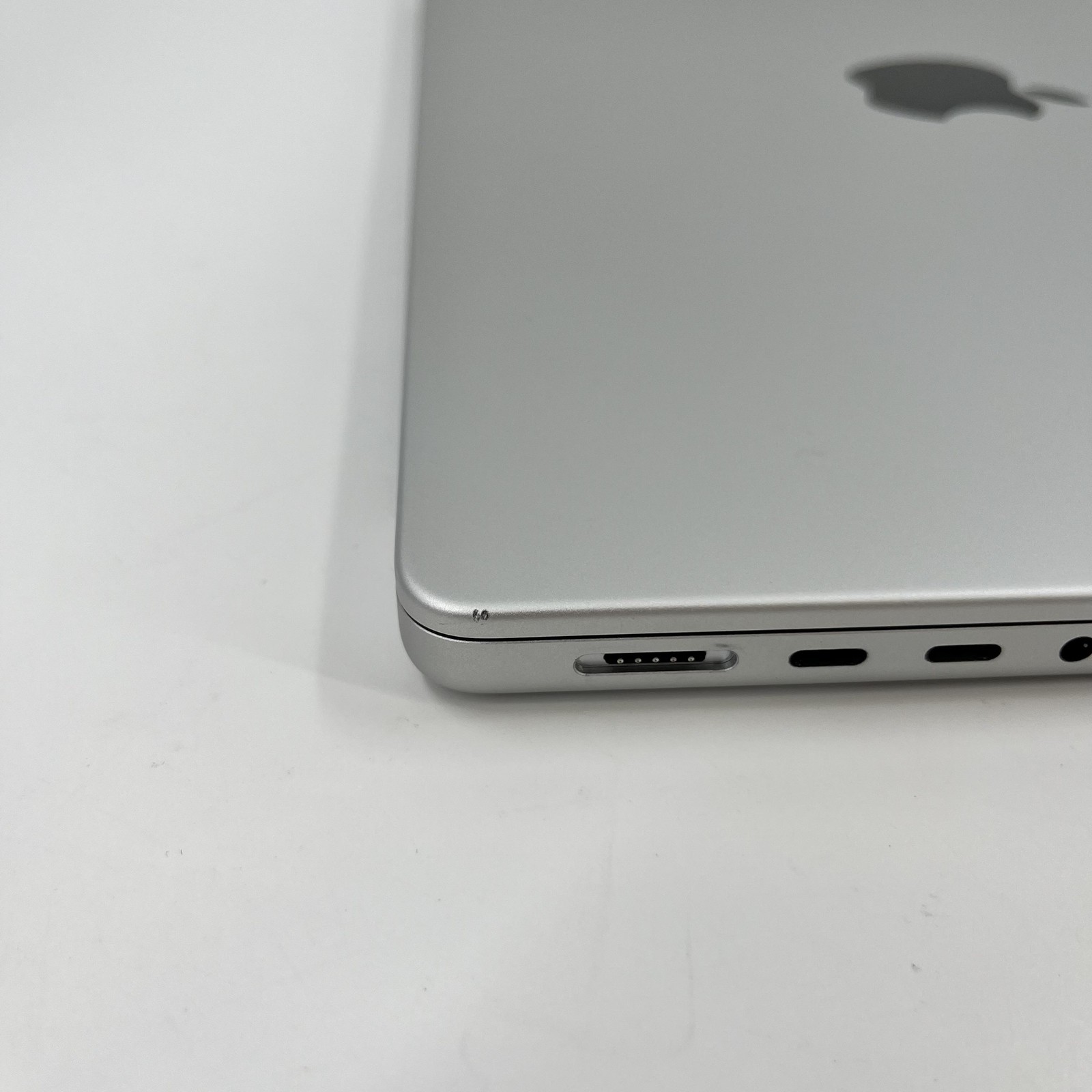 MacBook Pro 14 2021 M1 Pro 8-Core CPU 14-Core GPU 32GB 512GB Silver Good