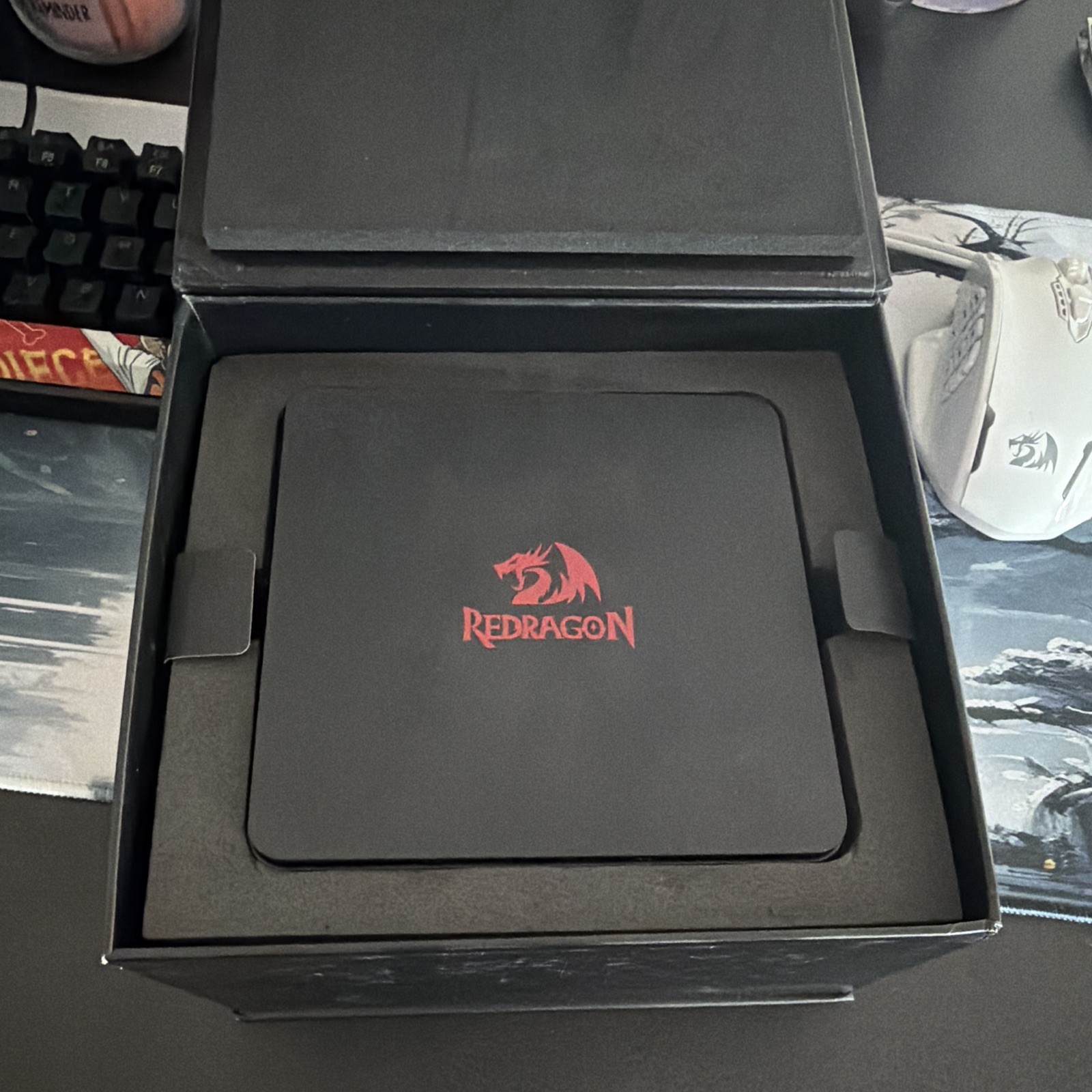Redragon MC745 Mini PC Ryzen 7 8845HS 16GB DDR5 1TB SSD Radeon 780M