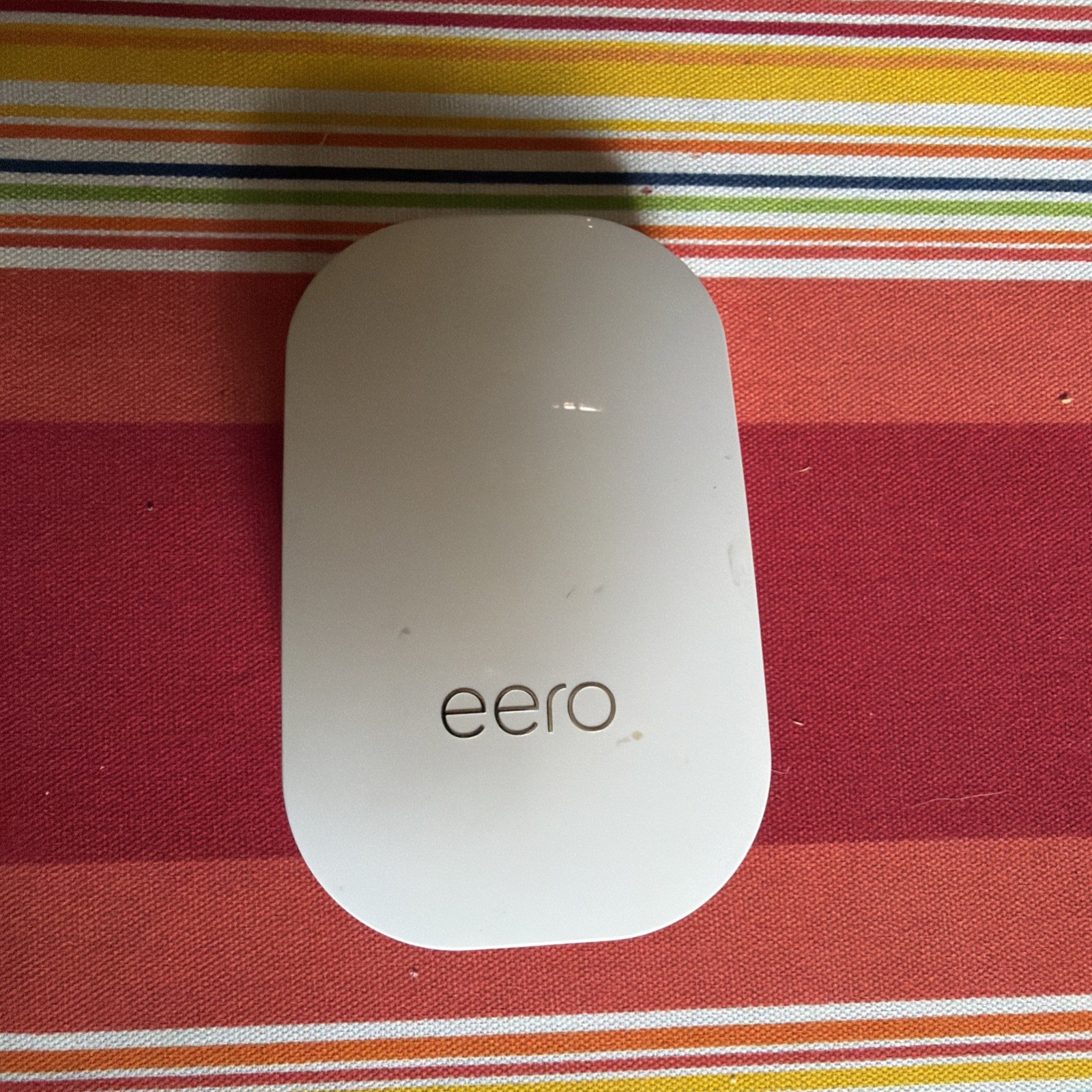 EERO D010001 Beacon WiFi Extender – Powers On, Reset To Factory Default