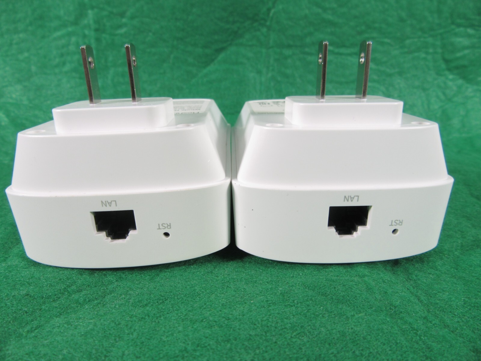 Meshforce M3 and Two M3 DOT Whole Home Mesh WiFi System White