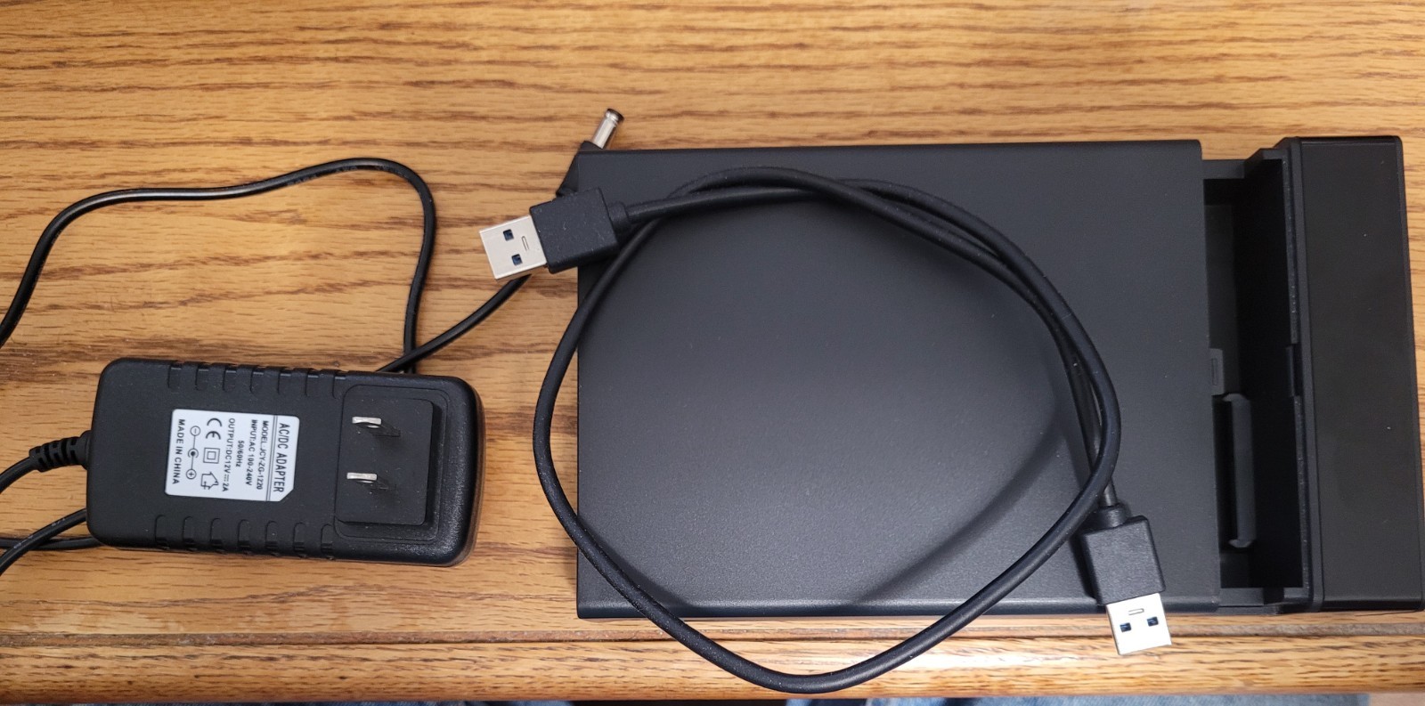 External Hard Drive Enclosure for 3.5” / 2.5″ SATA HDD SSD USB 3.0