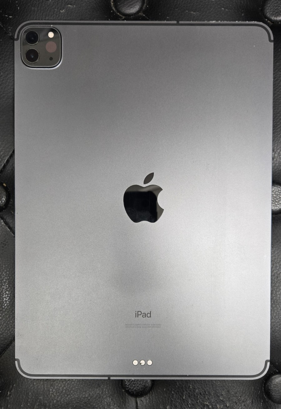 Apple iPad Pro 11″ (2nd Gen) A2230 1 TB, Wi-Fi + 4G – Space Gray+Magic Keyboard