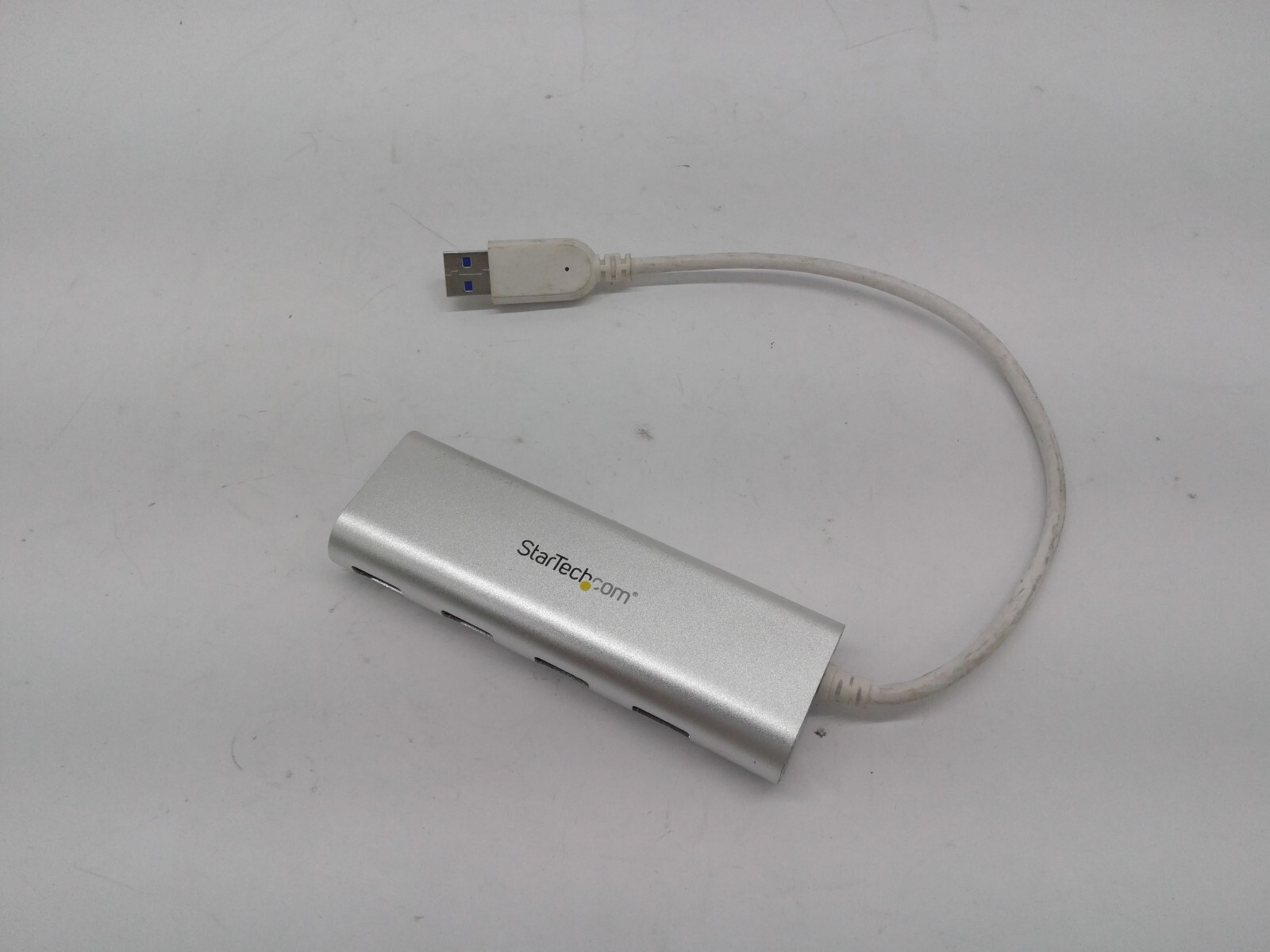StarTech ST43004UA 4 Port Portable USB 3.0 Hub with Built-in Cable – Aluminum