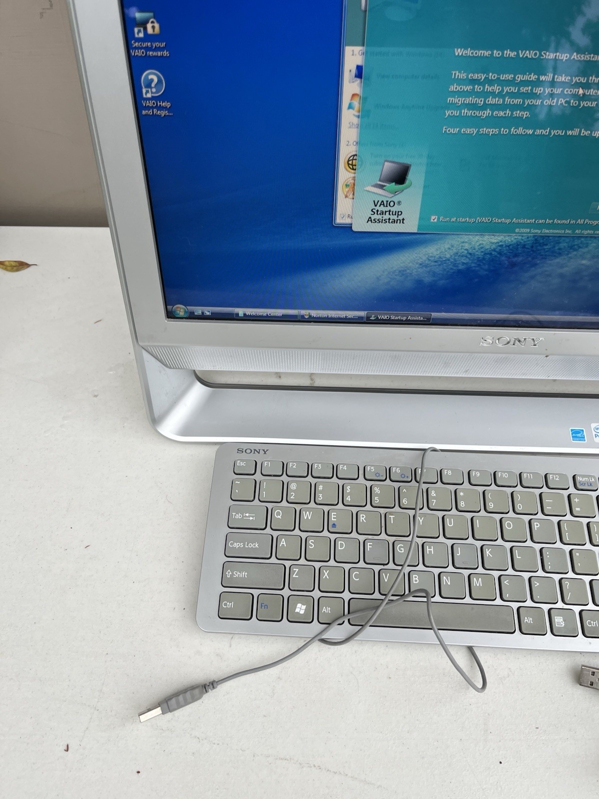 Sony VAIO VGC-JS All-in-One Desktop PC PCG-2N2L Vista Silver USB Keyboard Mouse