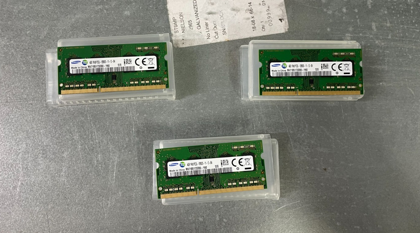 Lot of 3 Samsung 4GB DDR3 1600 PC3-12800 Laptop