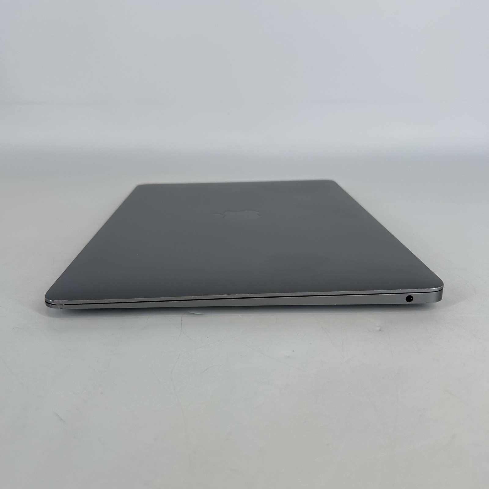 MacBook Air 13 Space Gray 2020 M1 8-Core CPU 7-Core GPU 8GB 256GB White Spots