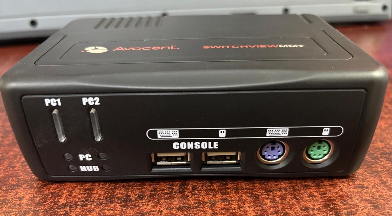 AVOCENT 2SVPUA20 SWITCHVIEW MM2 KVM 2-Port PS/2 2.0 USB with charger