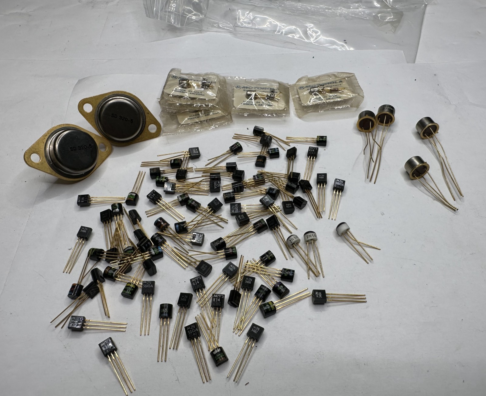 LOT NOS VINTAGE 95 PCs GOLD LEGS TRANSISTORS, UNTESTED AS IS