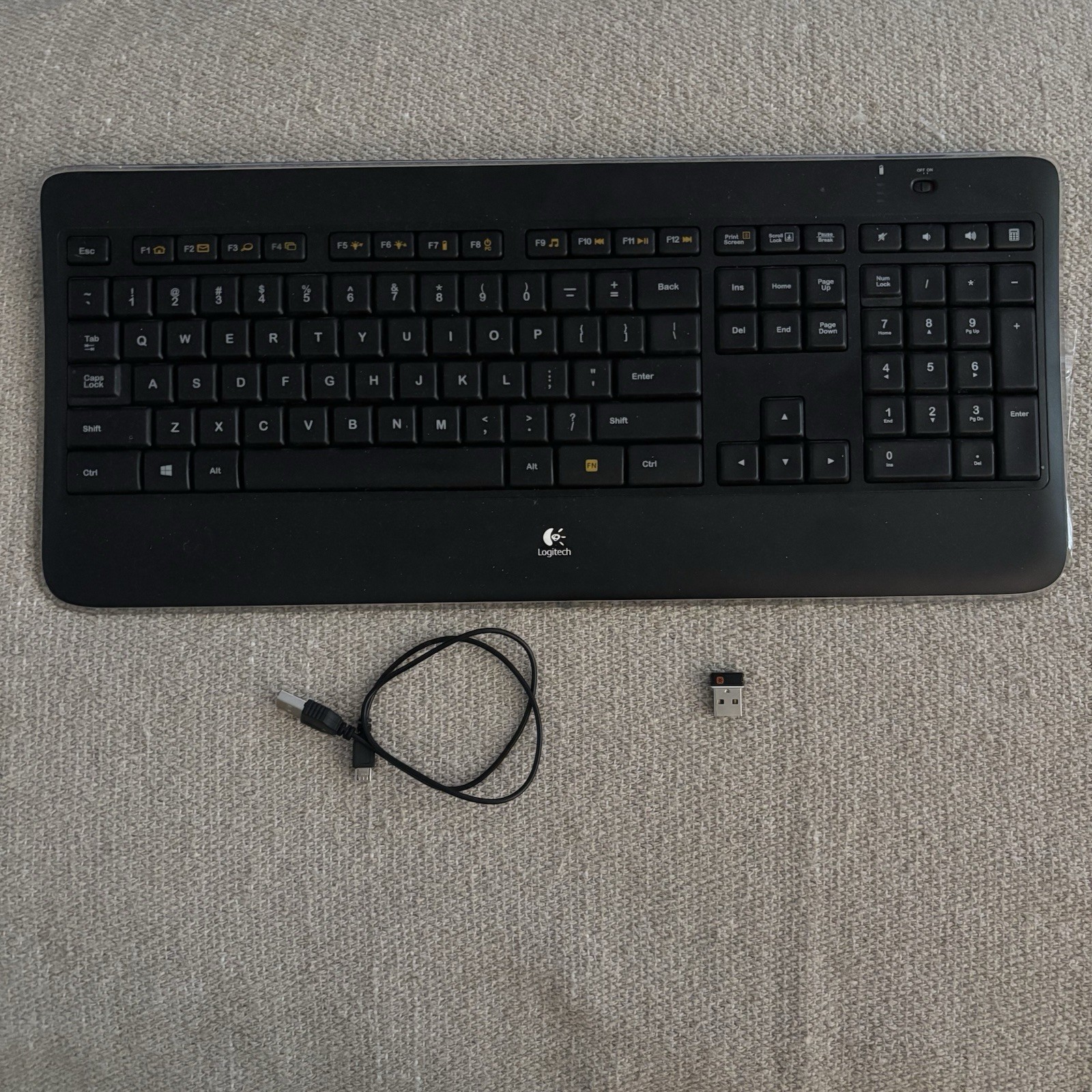 Logitech K800 Keyboard (Y-R0011) Illuminated Wireless + USB Receiver Dongle