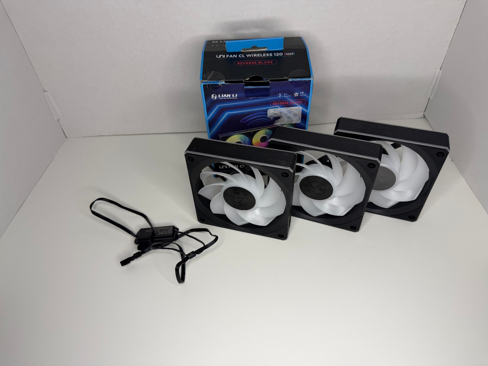 *FANS ONLY* Lian Li UNI FAN CL Wireless 120mm Case Fan – Black Reverse (3 Pack)