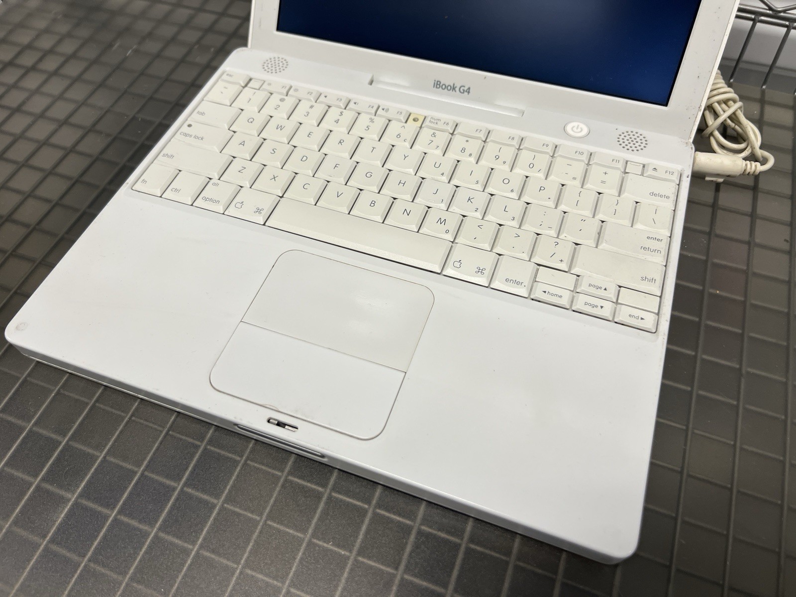 Apple A1133 iBook 12.1″ Laptop/Notebook G4 1.33GHz AS IS