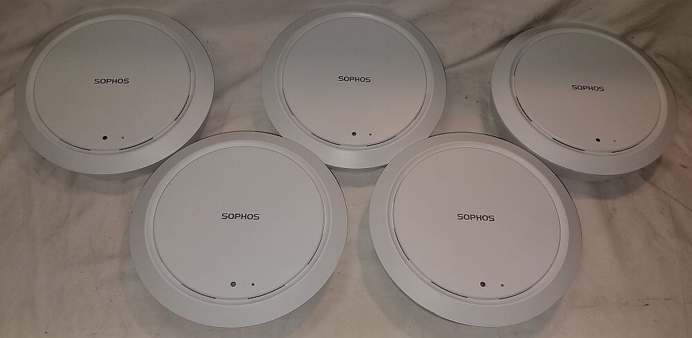 4x Sophos AP 55C Wireless AP Sophos AP 55C 802.11ac Dual Band/Radio AP + 1x 100C