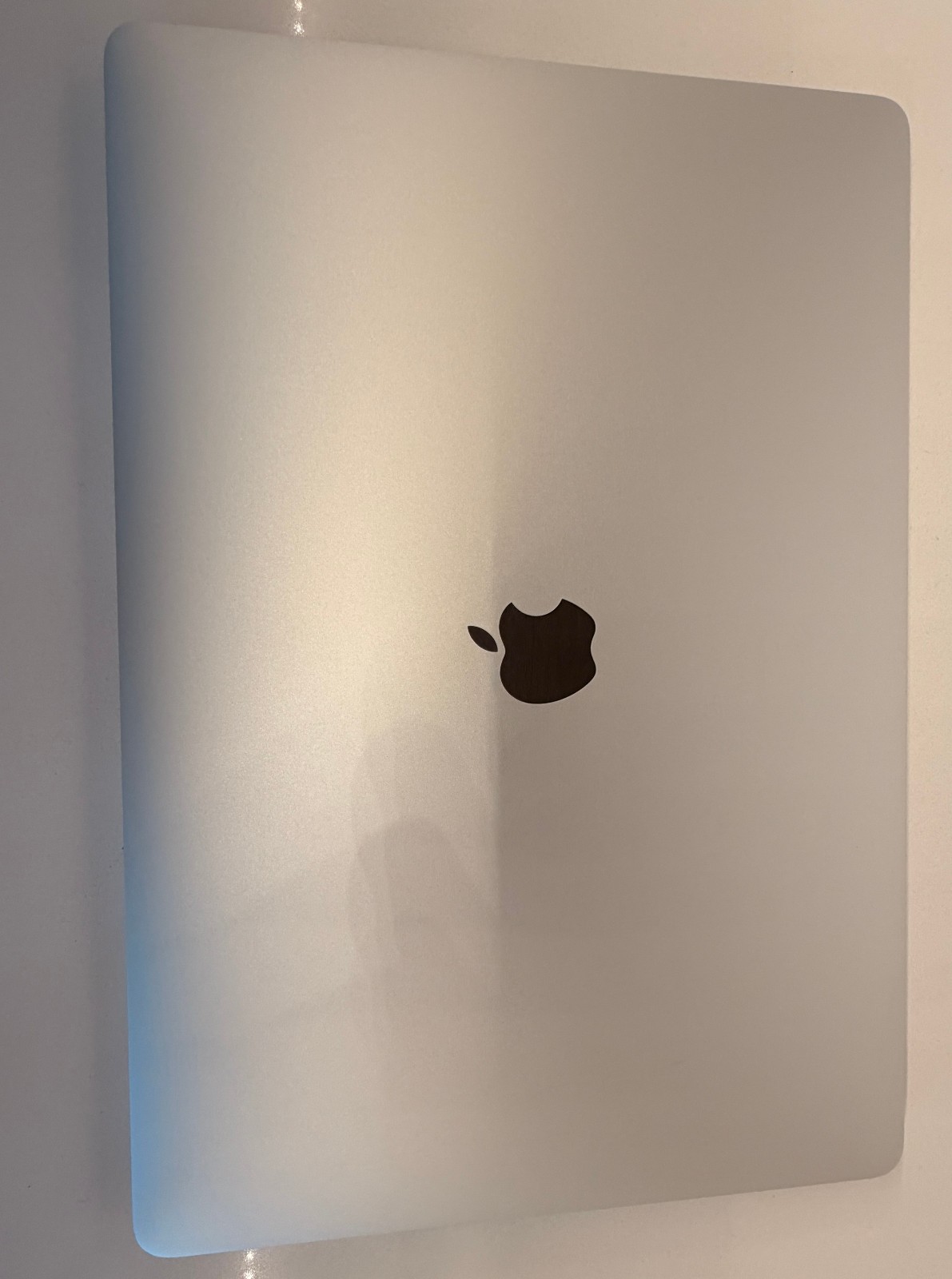 MacBook Pro 15″ 2016 – i7 2.7GHz, 16GB RAM, 1TB SSD, Radeon Pro 460 (Very Good)
