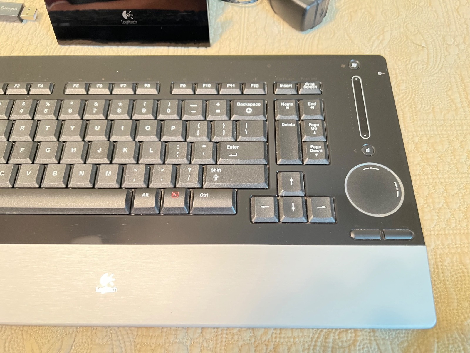 Logitech DiNovo Edge Wireless Bluetooth Keyboard & Charging Dock Y-RAY81 Used