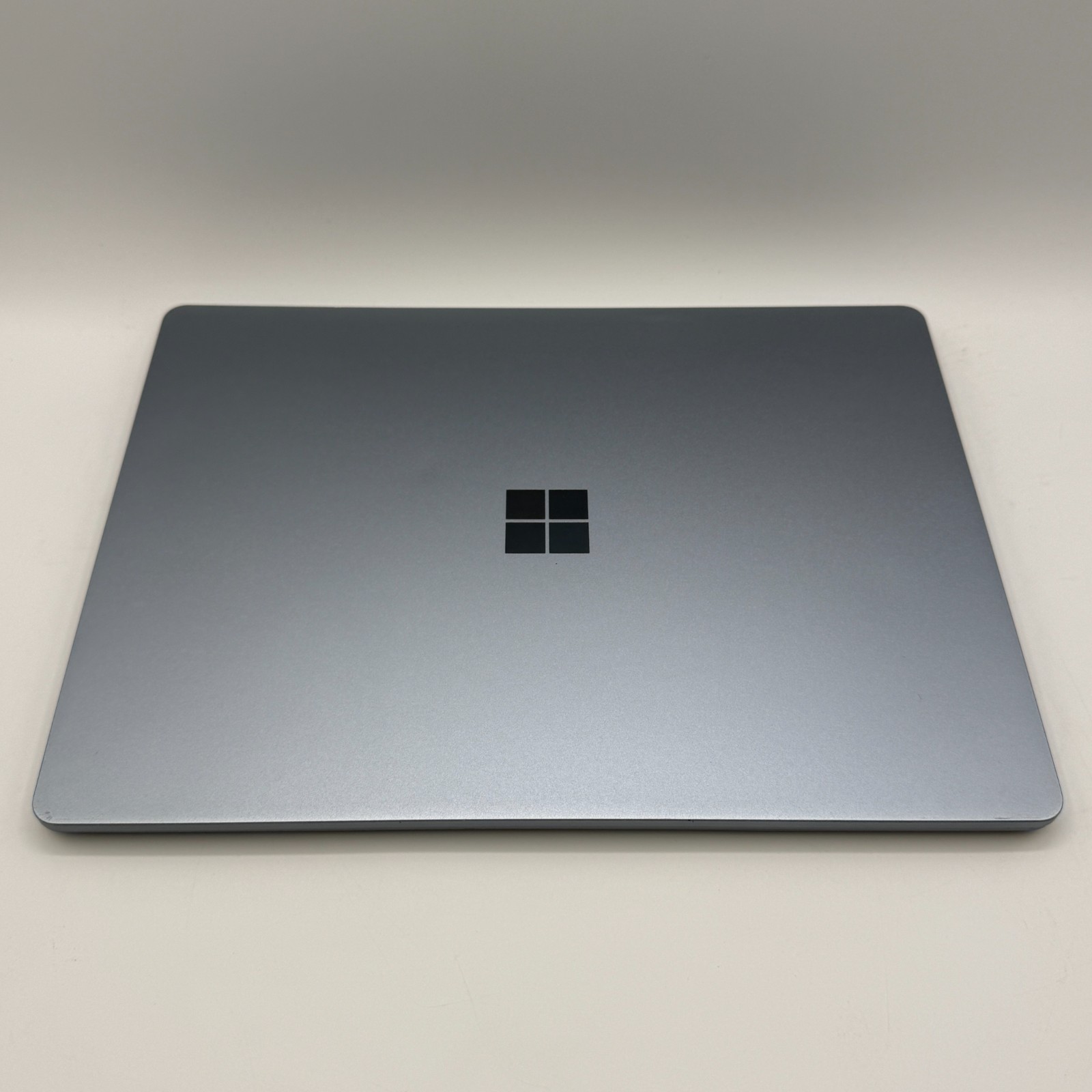 Microsoft Surface Laptop Go 1 1943 12.4″ i5-1035G1 1.0GHz 8GB RAM 128GB SSD TOUC