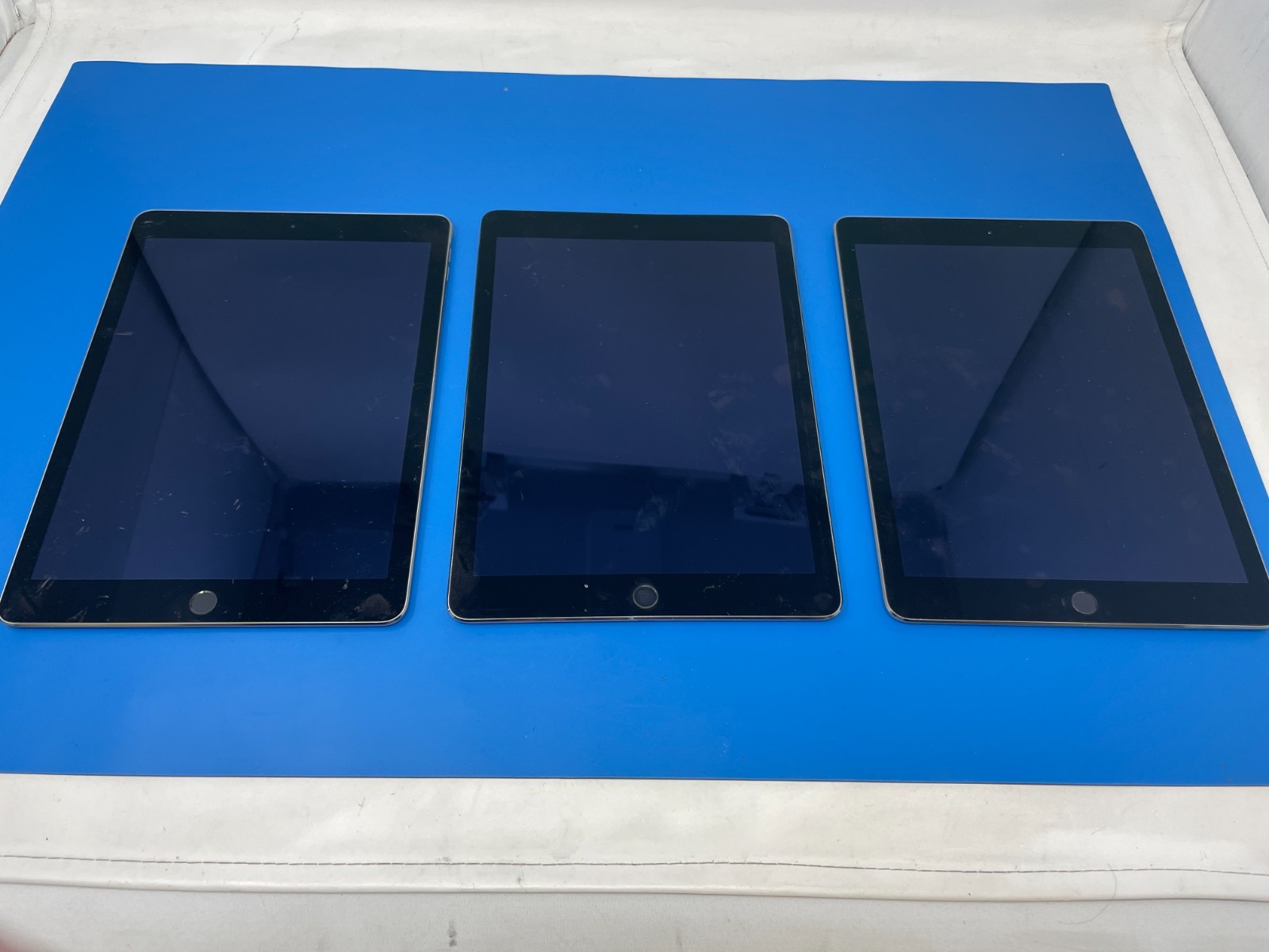 FOR REPAIR: 3 Apple iPad Air 2 Wi-Fi with 64GB storage A1566 MGKL2LL/A