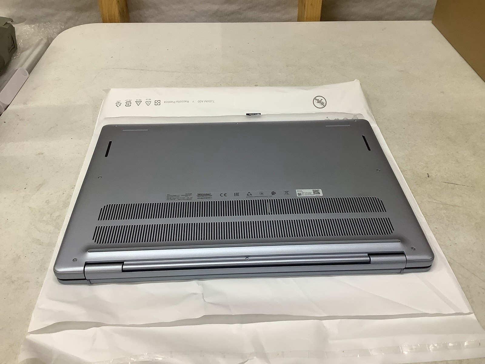 Dell 16 Laptop 16.0-inch 2K Touchscreen Display Intel Core 7 150U (Minor Defect)