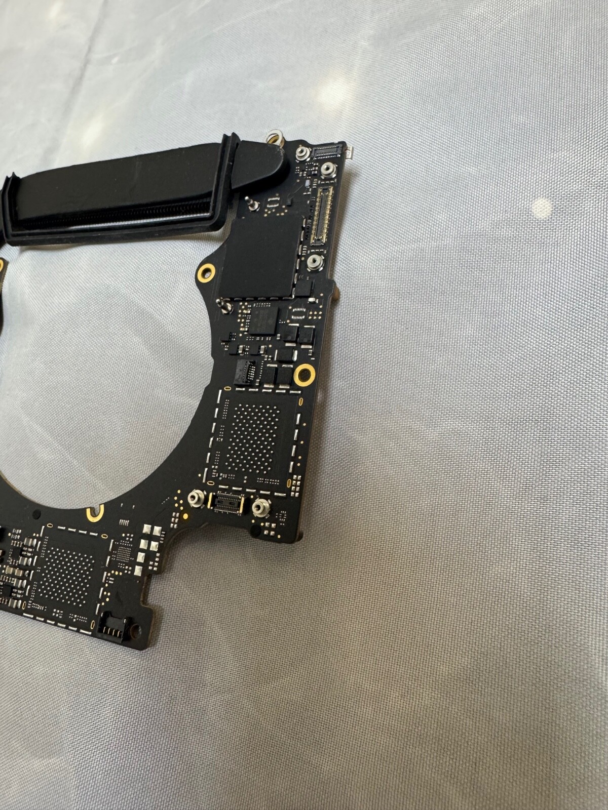 MacBook Pro 16″ A2141 2019 Logic Board 2.4GHz i9 16GB-32GB – 512GB-1TB. TOUCH ID