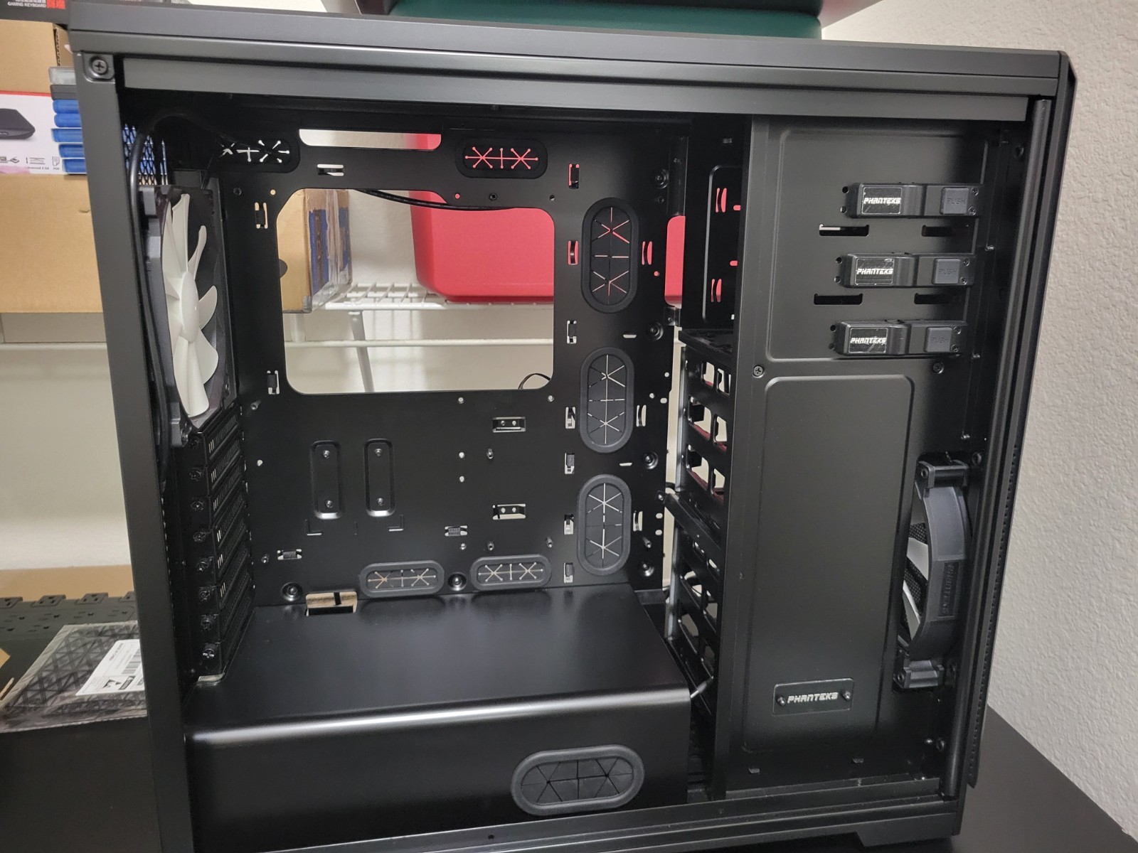 Phanteks Enthoo Pro Tempered Glass Full Tower Chassis – Black (minor damage)