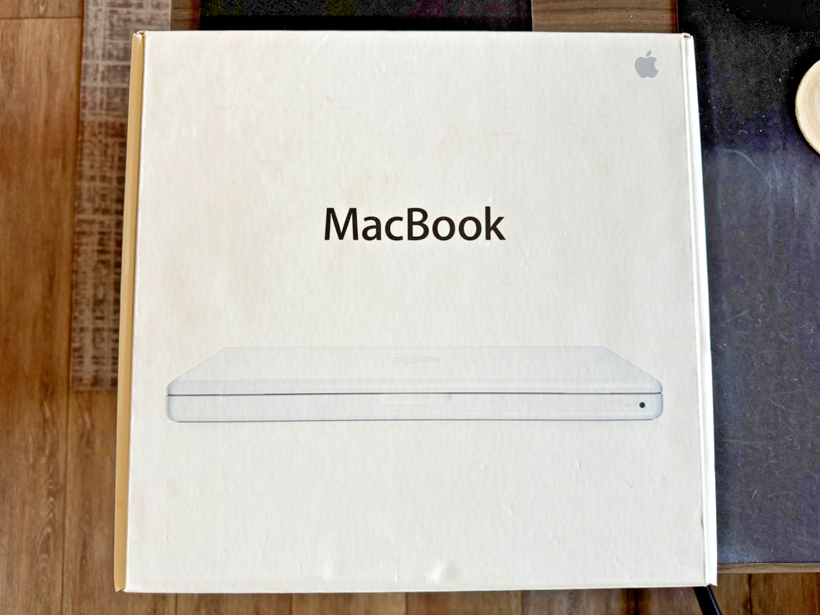 Apple MacBook White 13” (2006) Core 2 Duo • 2GB RAM • Original Box