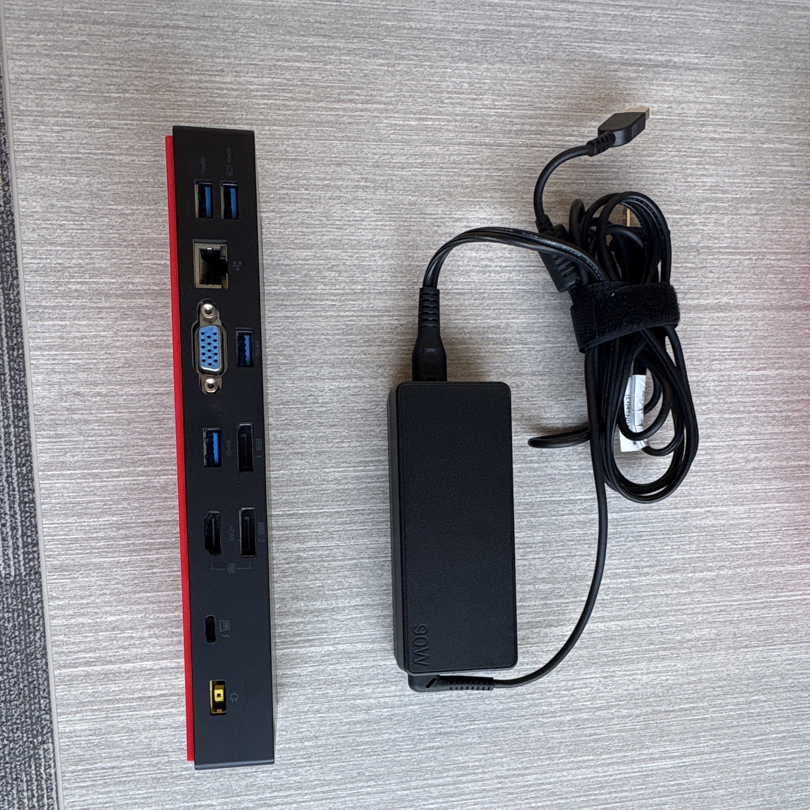Lenovo ThinkPad Thunderbolt 3 Dock DBB9003L1 HDMI DP VGA USB 3.0 USB-C w/AC