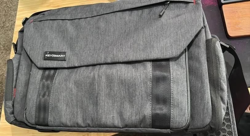 Key Smart laptop messenger bag – Never Used! So many pockets!