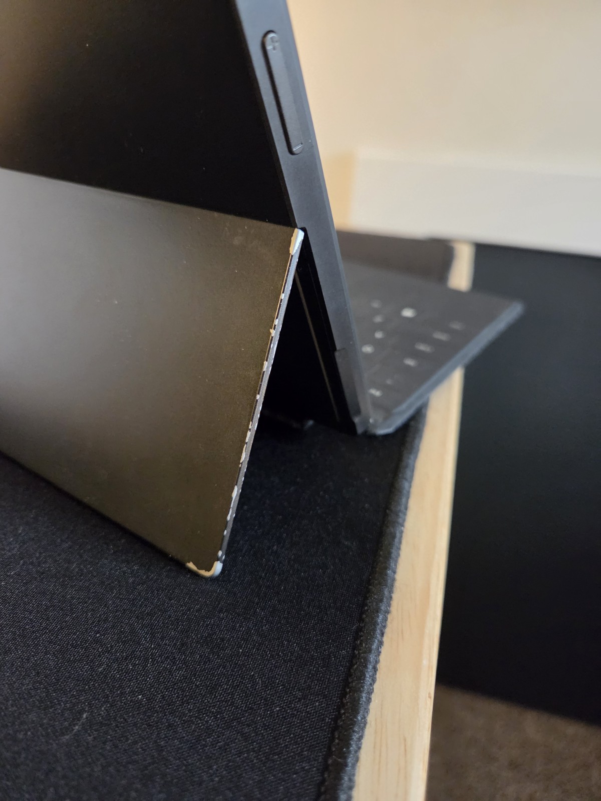 Microsoft Surface RT 1516 Quad Core 1.3GHz 2GB RAM 32GB SSD Windows 8