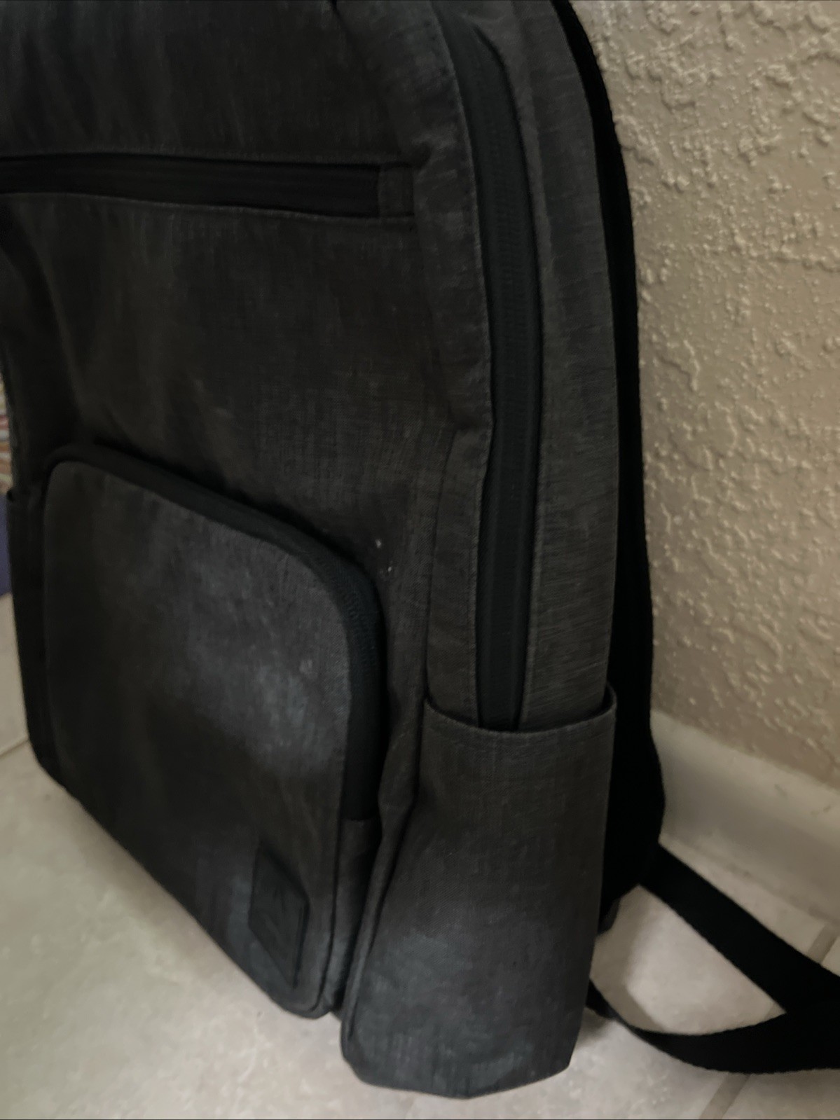 16″ Reebok Backpack Dark Gray One Size Laptop Sleeve Multiple Compartments NWOT