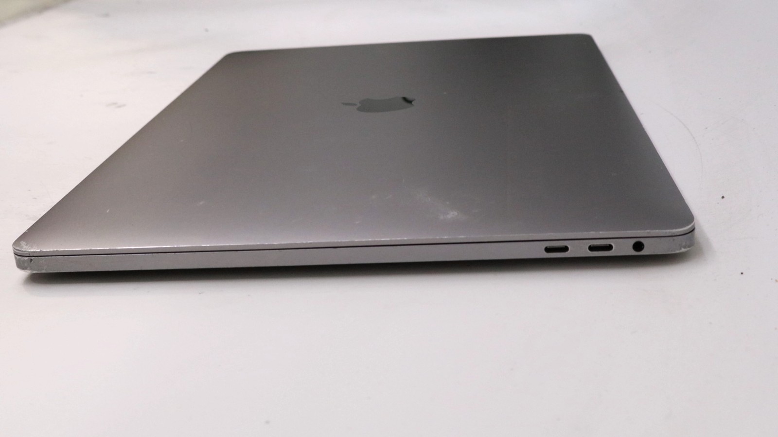 Apple Macbook Pro 16″ i9-9980HK 64GB 1TB – Good READ DESC