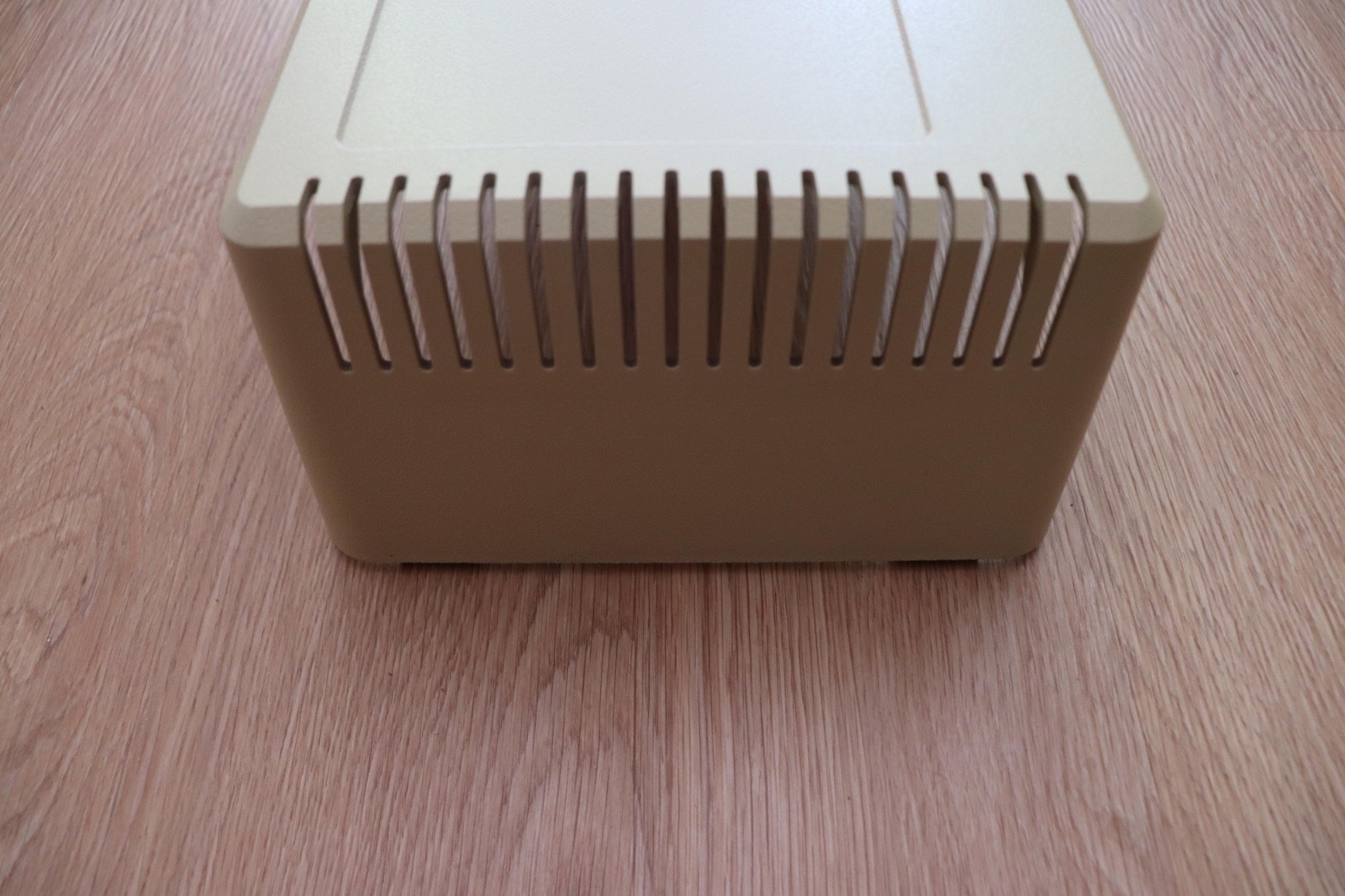 VINTAGE APPLE II II+ IIE MONITOR STAND BEIGE, APPLE 815-0540 REV. A