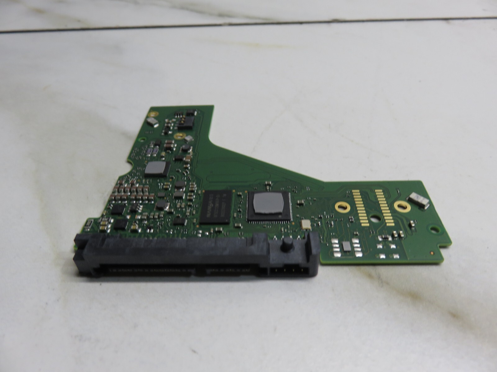 Seagate Exos 7E8 3.5″ SATA 8TB 7.2K Hard Drive ST8000NM0055 Motherboard board