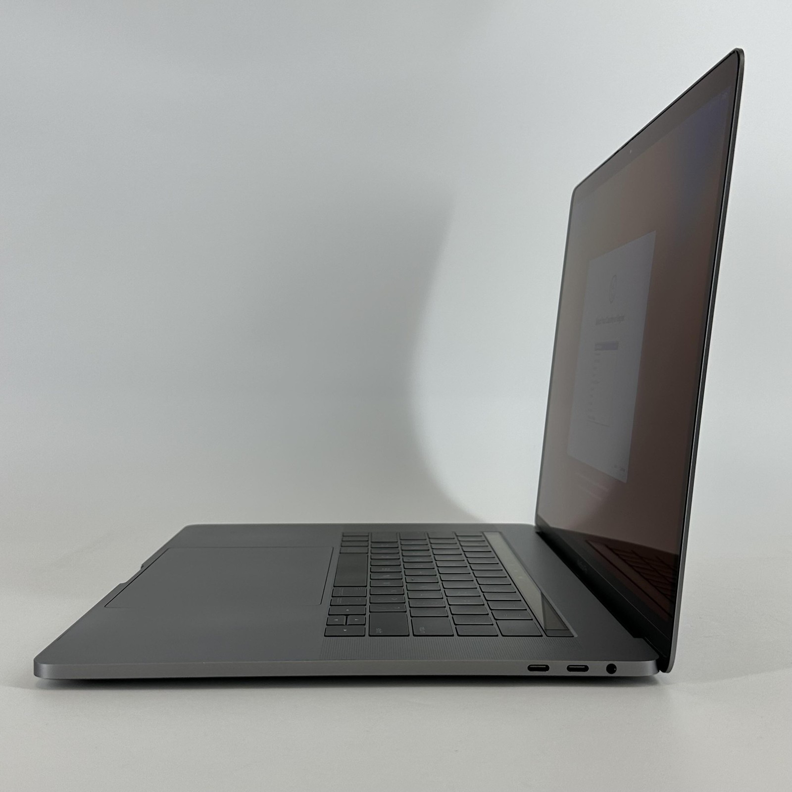 MacBook Pro 15 Touch Bar Gray 2017 2.9GHz i7 7th 16GB 1TB SSD AMD Radeon Pro 560