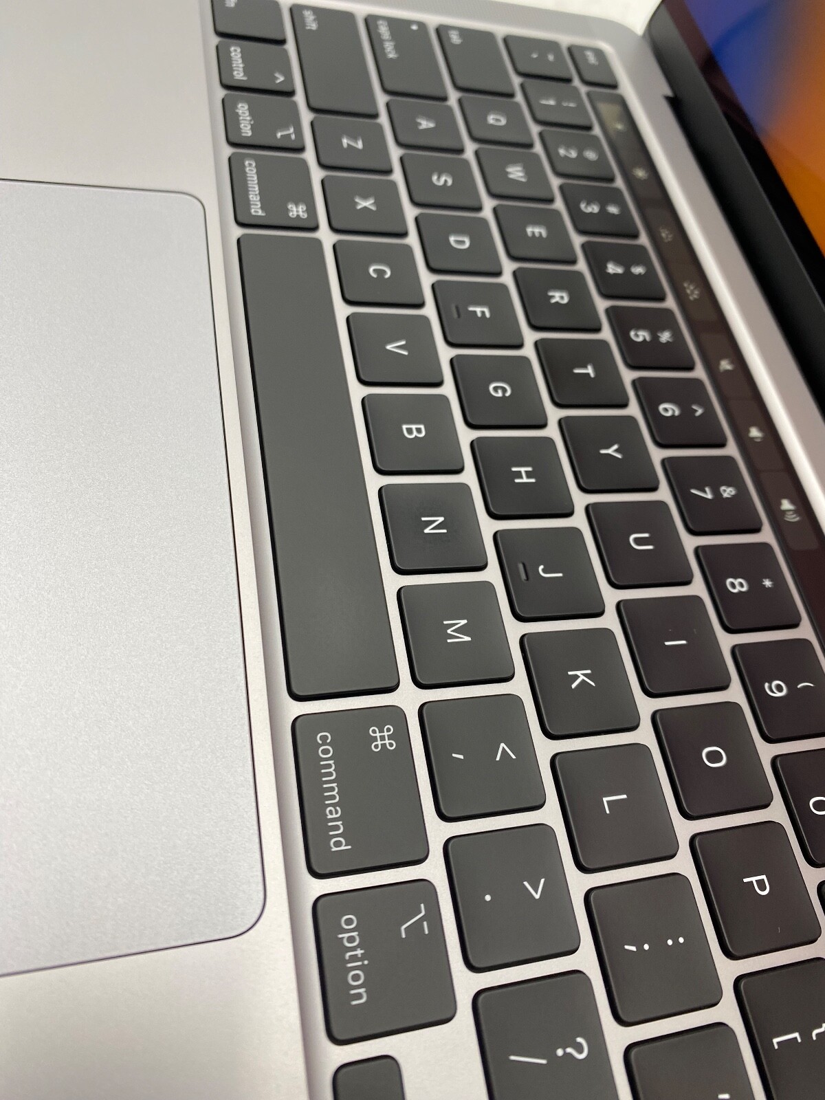 Apple MacBook Pro 2020 13″ 2.3GHz i7 16GB 512GB SSD | Space Gray | Very Good