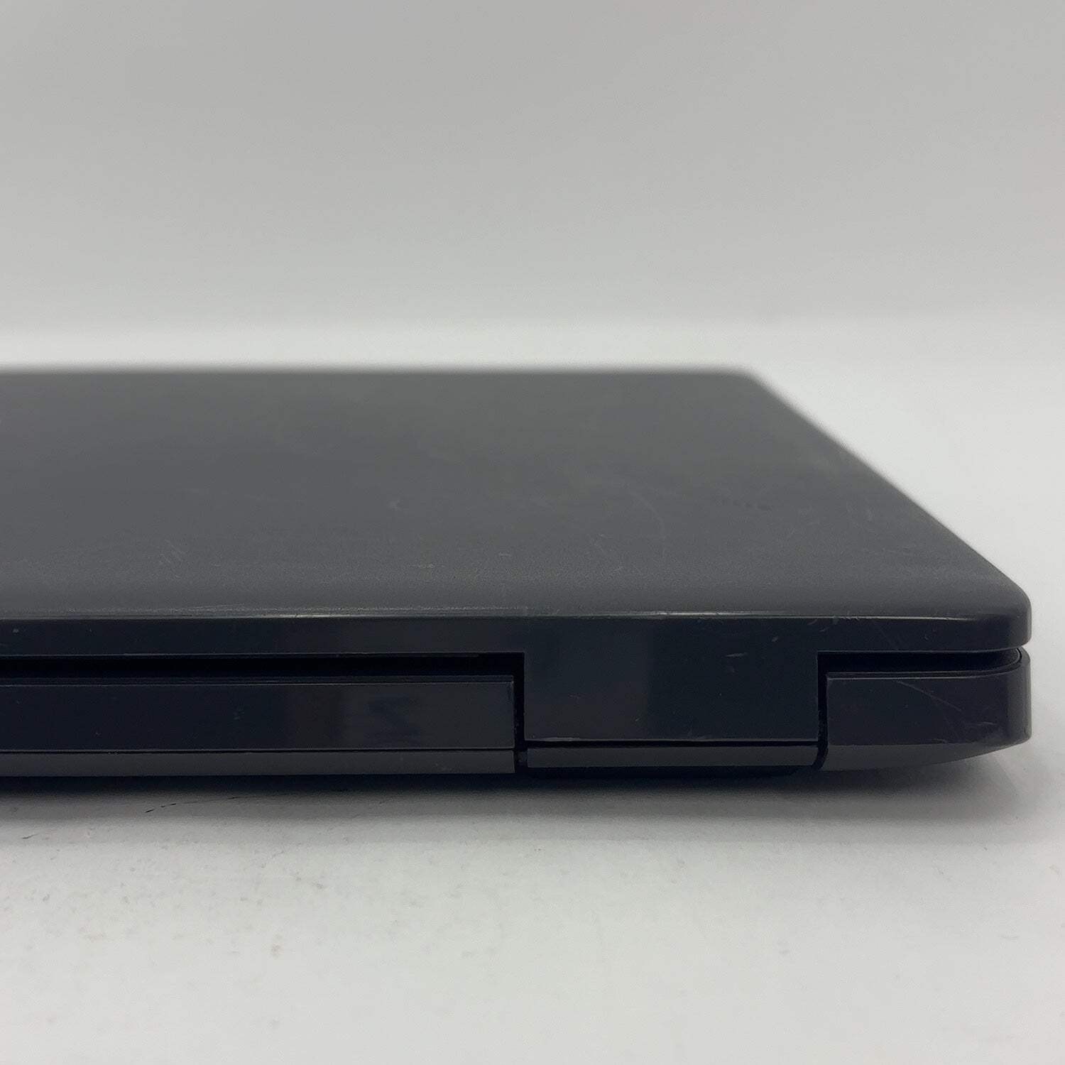 Broken Dell Latitude 3510 15.6″ i7-10510U 1.8GHz 8GB RAM 256GB SSD Read