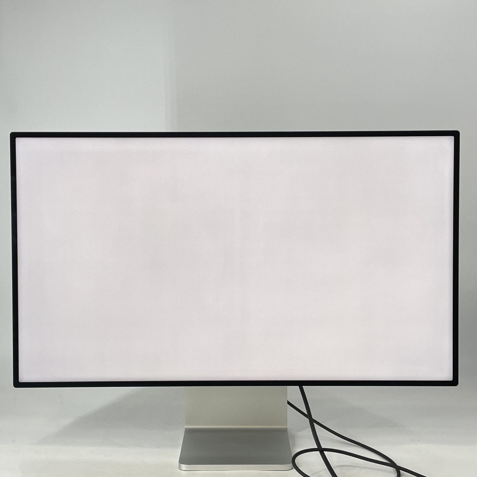 Apple Pro Display XDR 32in 6k 6016 x 3384 Standard Glass w/ Pro Stand Excellent