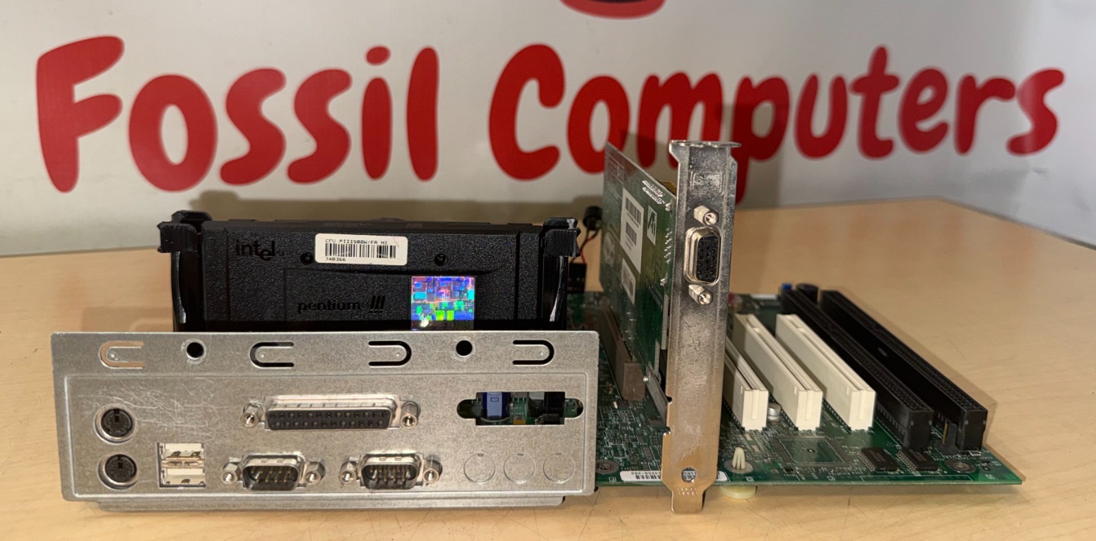 Intel E139761 ATX SE440BX-2 (Seattle 2) Intel Pentium III @ 500MHz 640Mb RAM KL